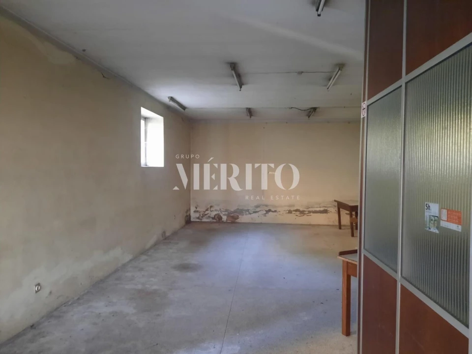 Prédio para Venda em Selho (São Jorge) Foto 15