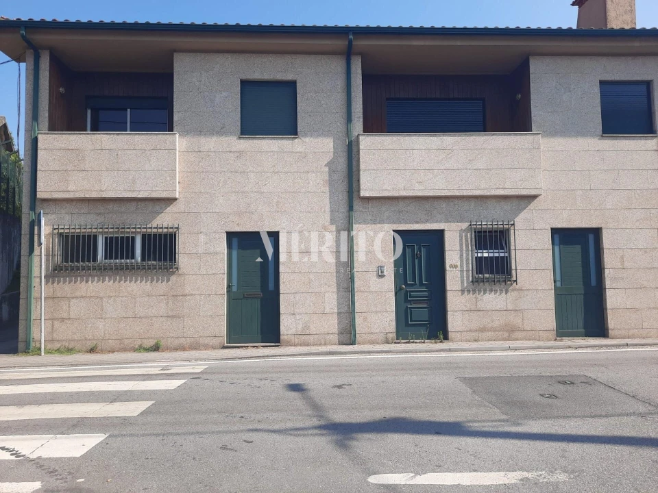 Prédio para Venda em Selho (São Jorge) Foto 64