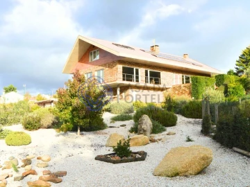 Moradia T4 para Venda em Bornes de Aguiar