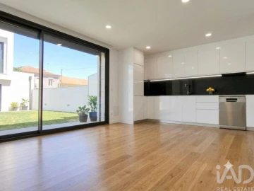 Moradia T1 para Venda em Vila Praia de Ancora
