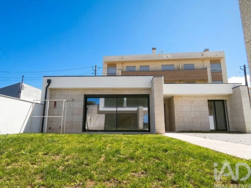 Moradia T1 para Venda em Vila Praia de Ancora Foto 1
