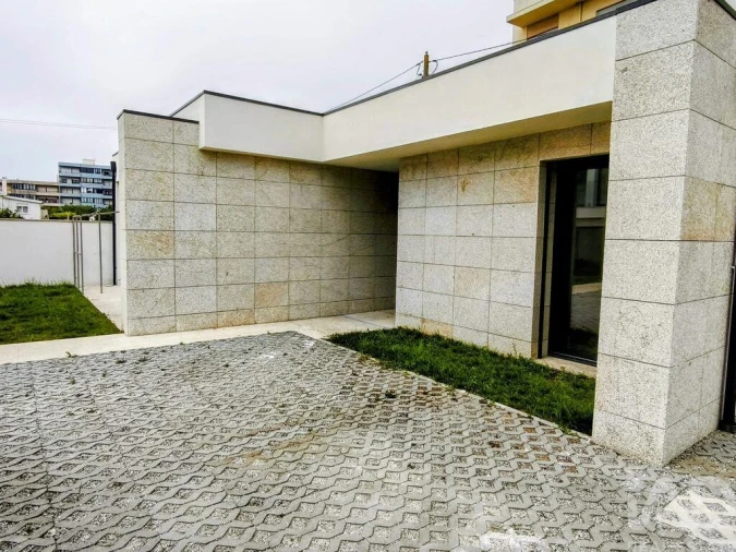 Moradia T1 para Venda em Vila Praia de Ancora Foto 2