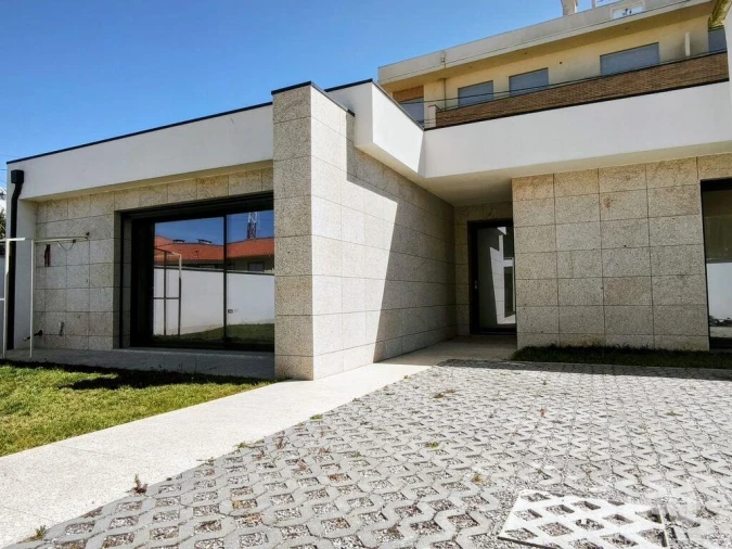 Moradia T1 para Venda em Vila Praia de Ancora Foto 8
