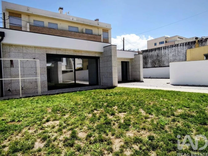 Moradia T1 para Venda em Vila Praia de Ancora Foto 10