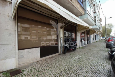 Loja para Venda em Almada, Cova da Piedade, Pragal e Cacilhas