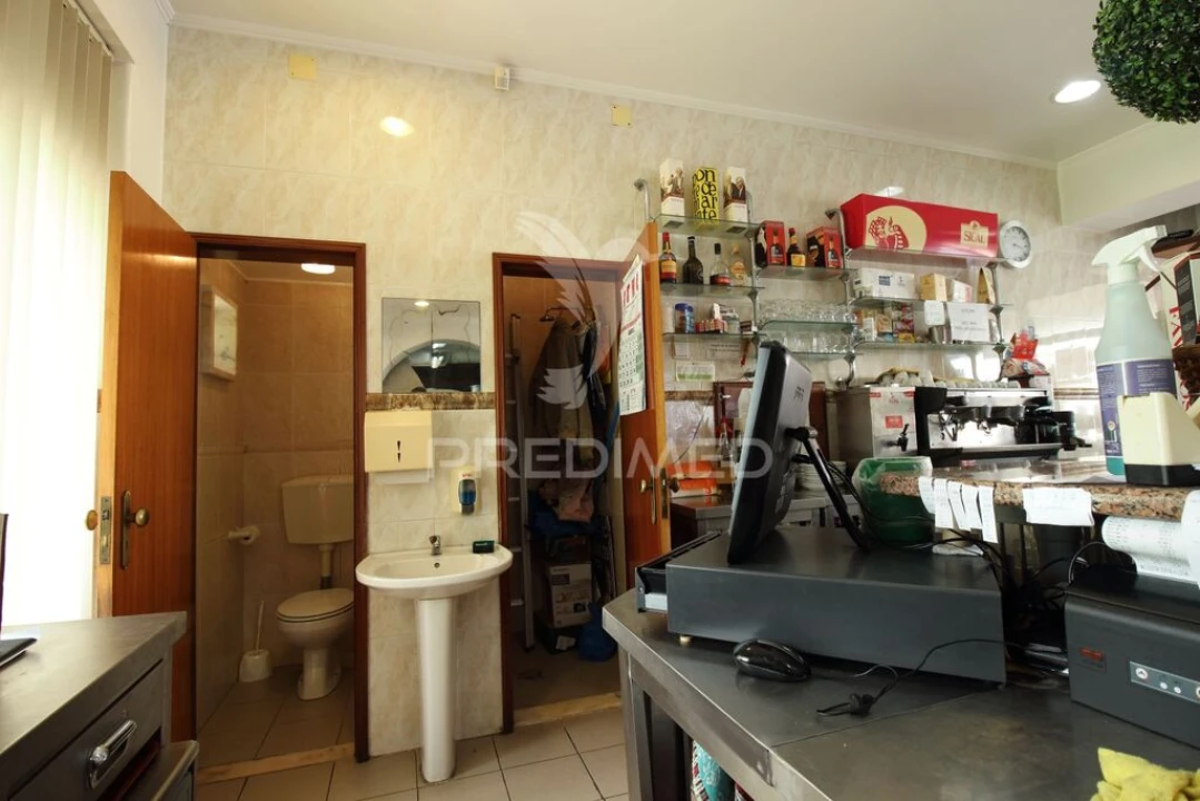 Loja para Venda em Almada, Cova da Piedade, Pragal e Cacilhas Foto 8