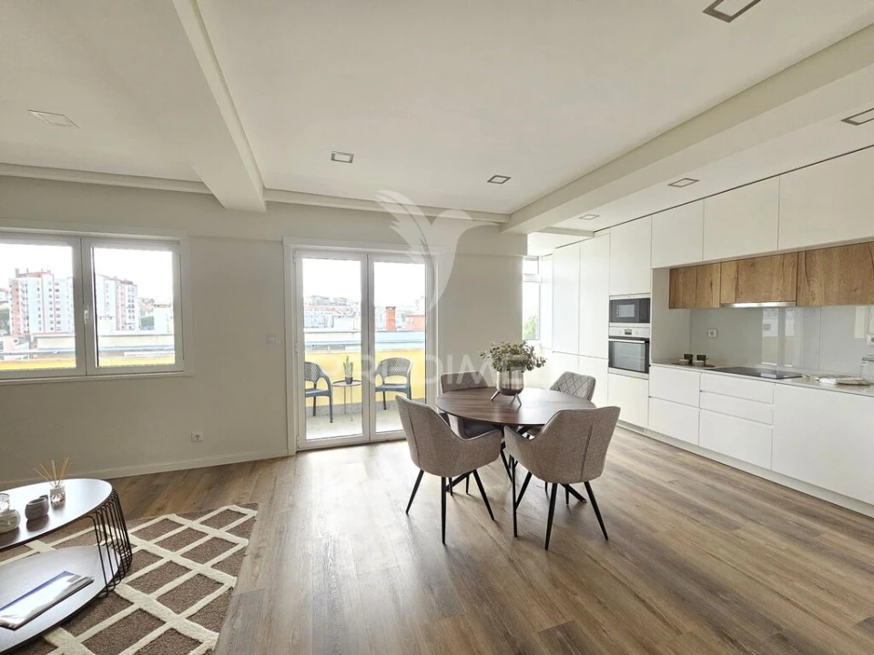 Apartamento T3 para Venda em Benfica Foto 3