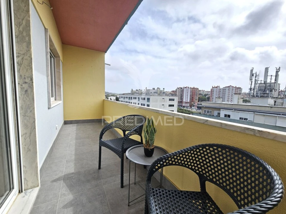 Apartamento T3 para Venda em Benfica Foto 1
