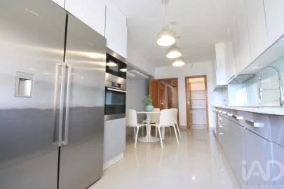 Apartamento T4 para Venda em Águas Livres