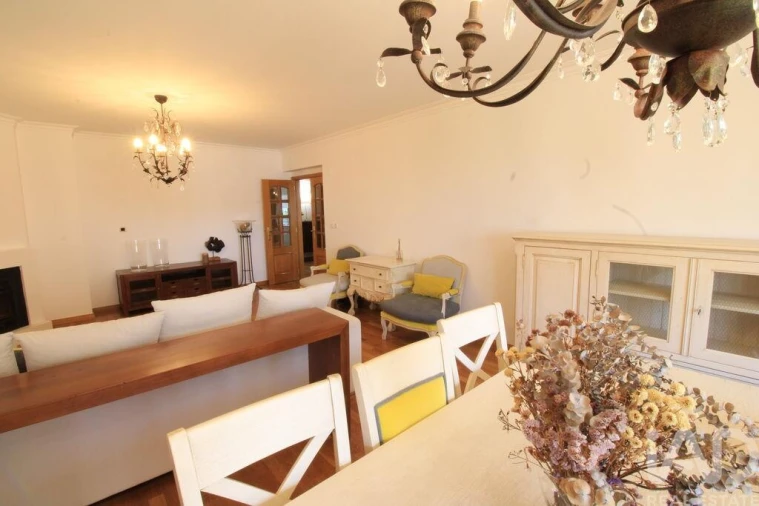Apartamento T4 para Venda em Águas Livres Foto 4