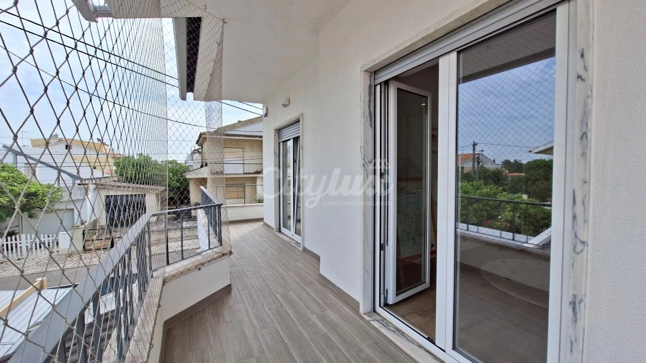 Moradia T4 para Venda em São Domingos de Rana Foto 35
