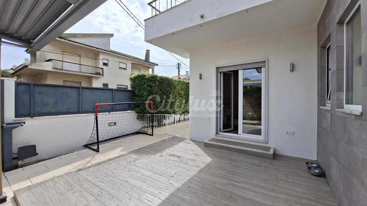 Moradia T4 para Venda em São Domingos de Rana Foto 17