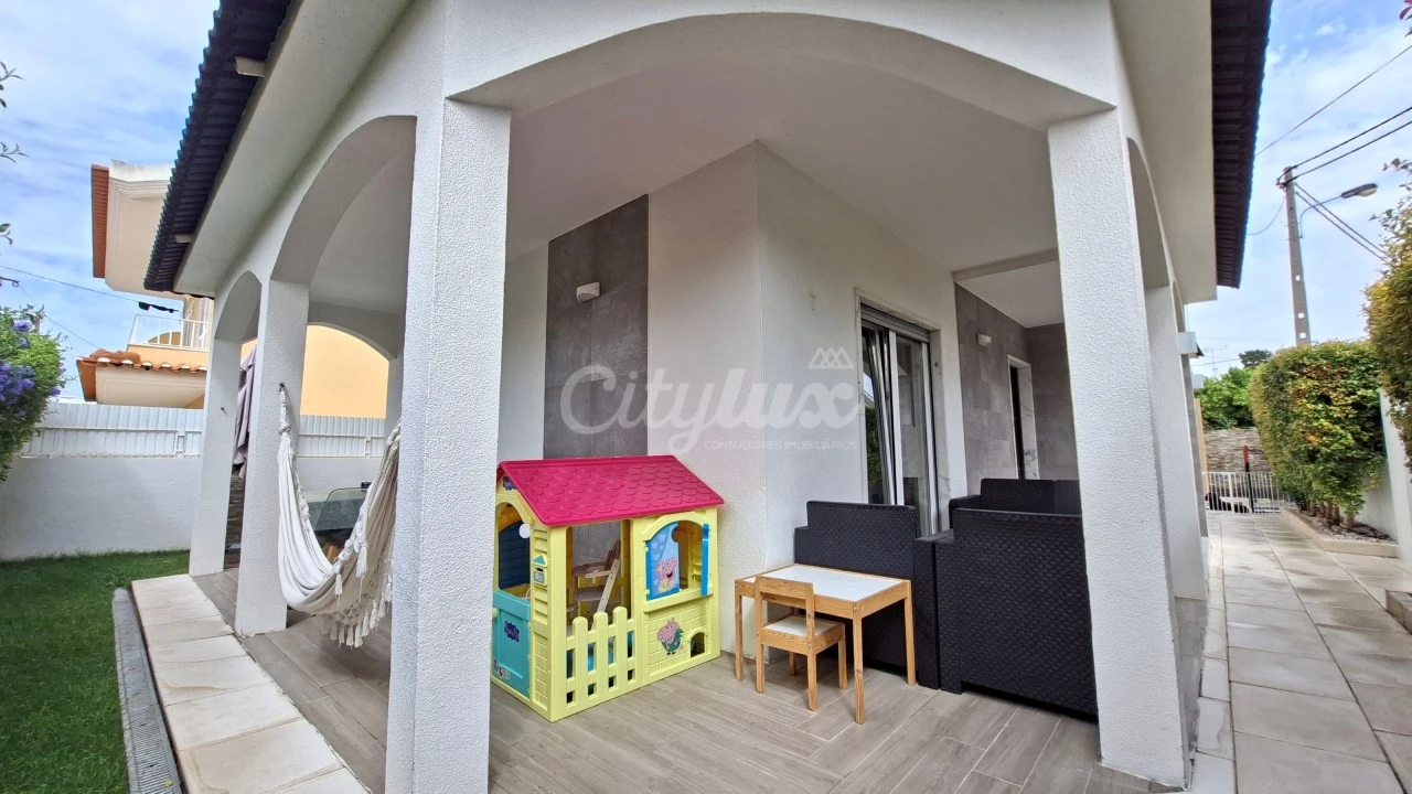 Moradia T4 para Venda em São Domingos de Rana Foto 46