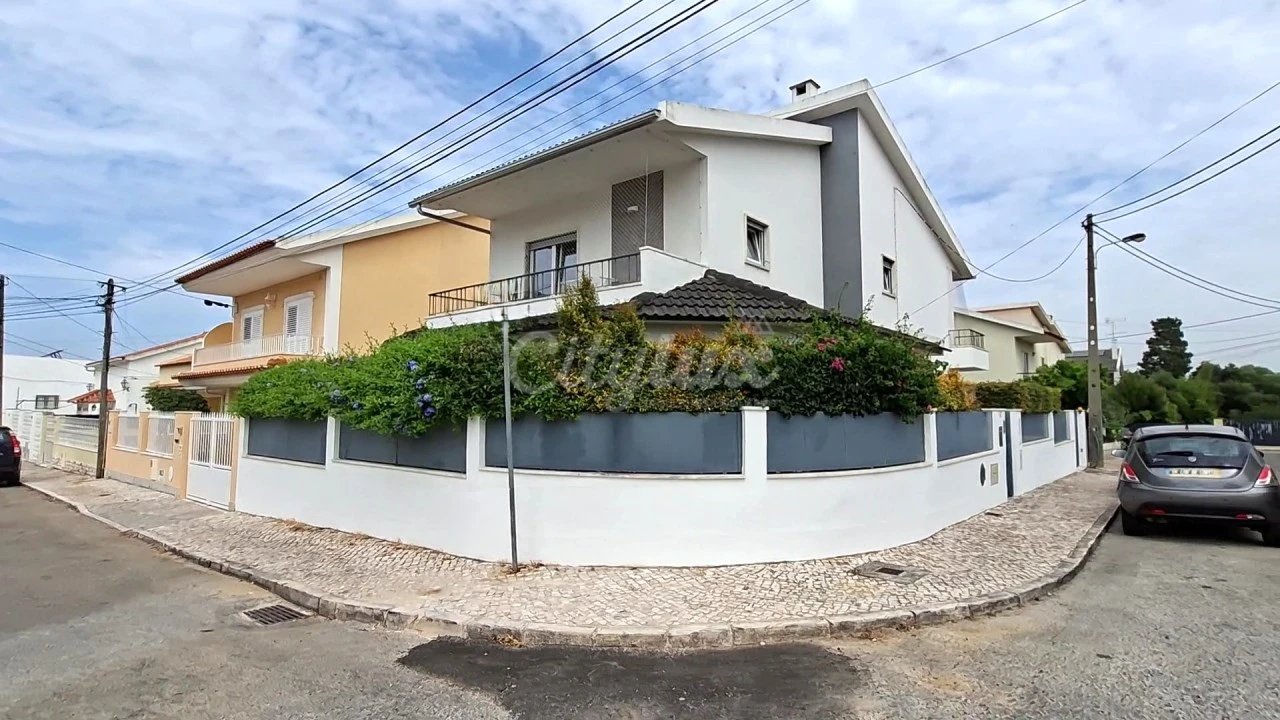 Moradia T4 para Venda em São Domingos de Rana Foto 47