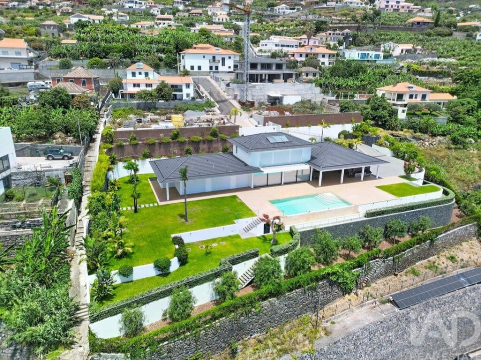Moradia T5 para Venda em Arco da Calheta Foto 1