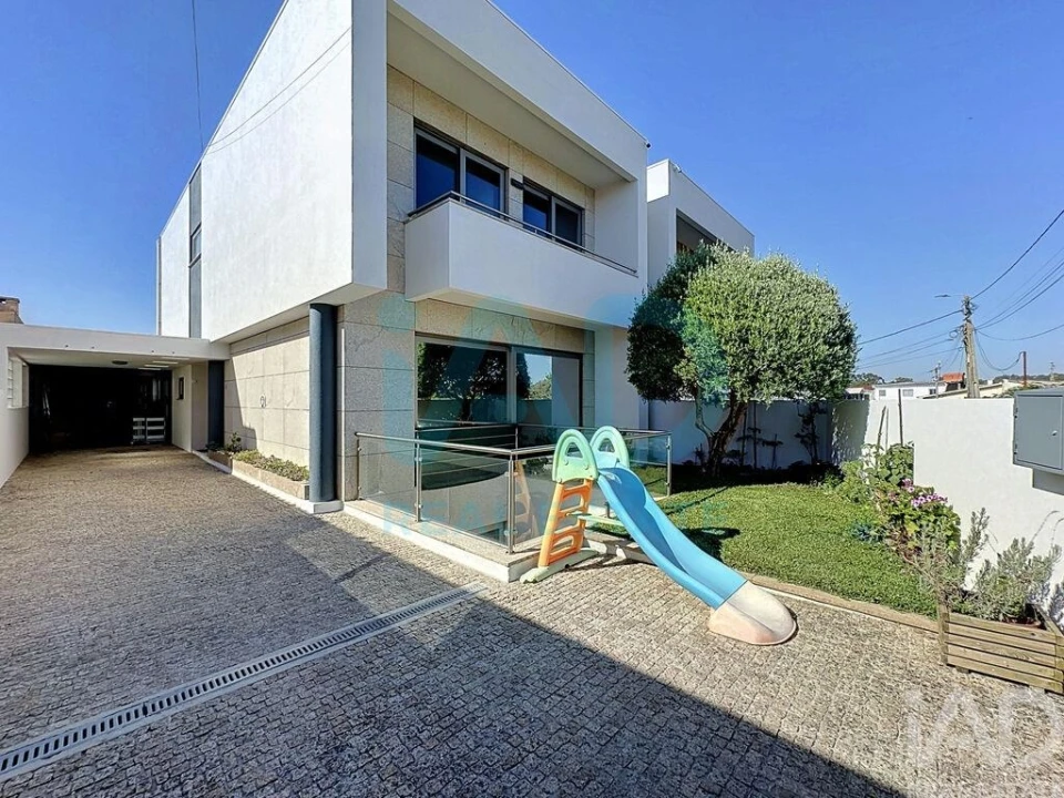 Moradia T3 para Venda em São Felix da Marinha Foto 4