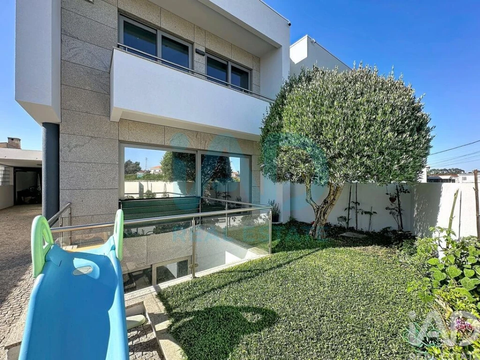 Moradia T3 para Venda em São Felix da Marinha Foto 5