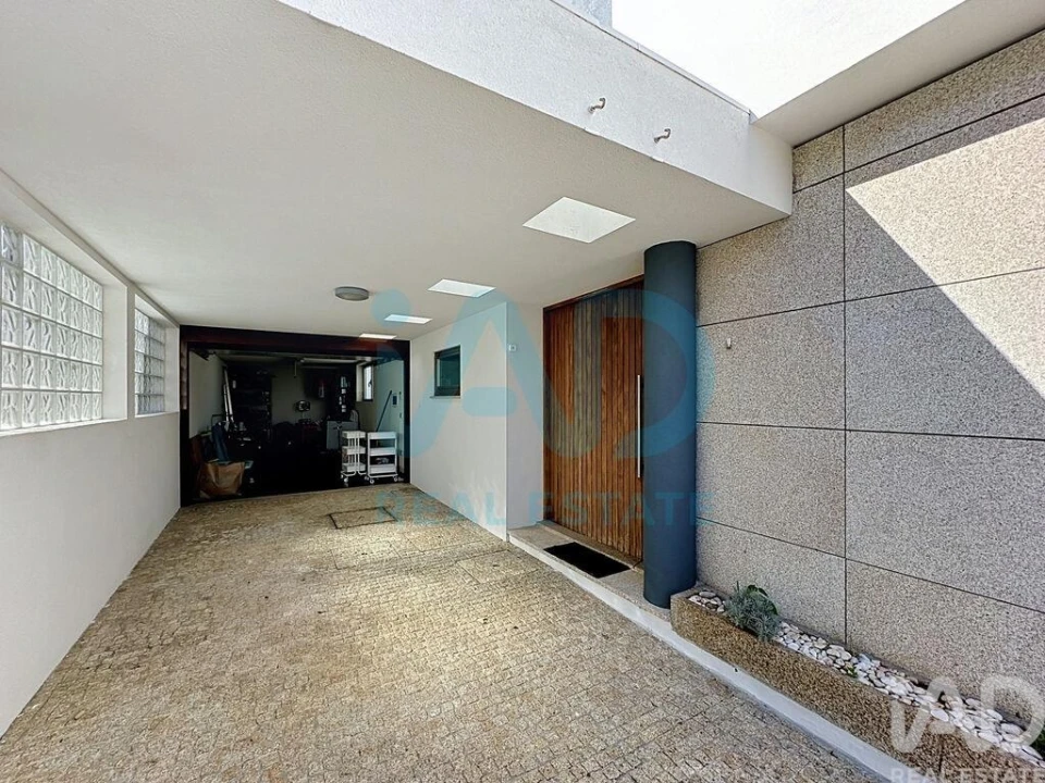 Moradia T3 para Venda em São Felix da Marinha Foto 3