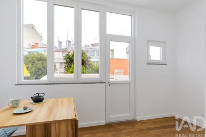 Apartamento T1 para Venda em Campolide