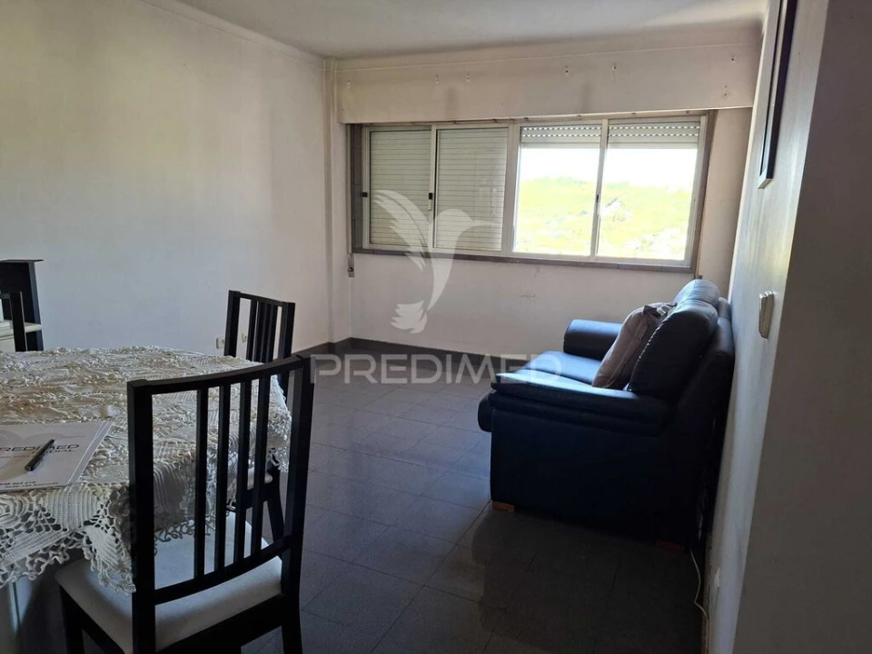 Apartamento T2 para Venda em Santo António dos Cavaleiros e Frielas Foto 3