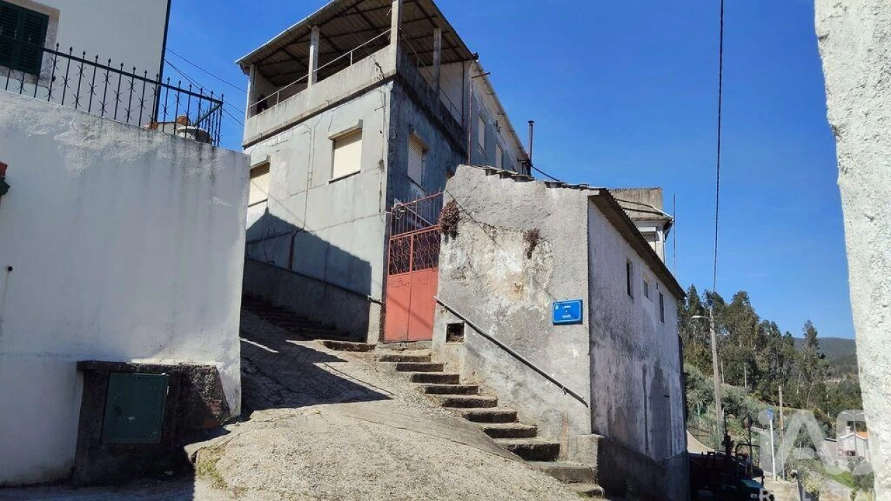 Moradia T3 para Venda em Alvares Foto 19