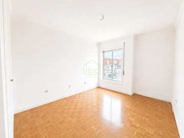 Apartamento T2 para Venda em Póvoa de Varzim, Beiriz e Argivai