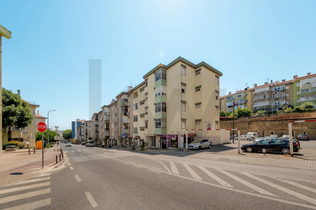 Apartamento T4 para Venda em Alfragide Foto 26
