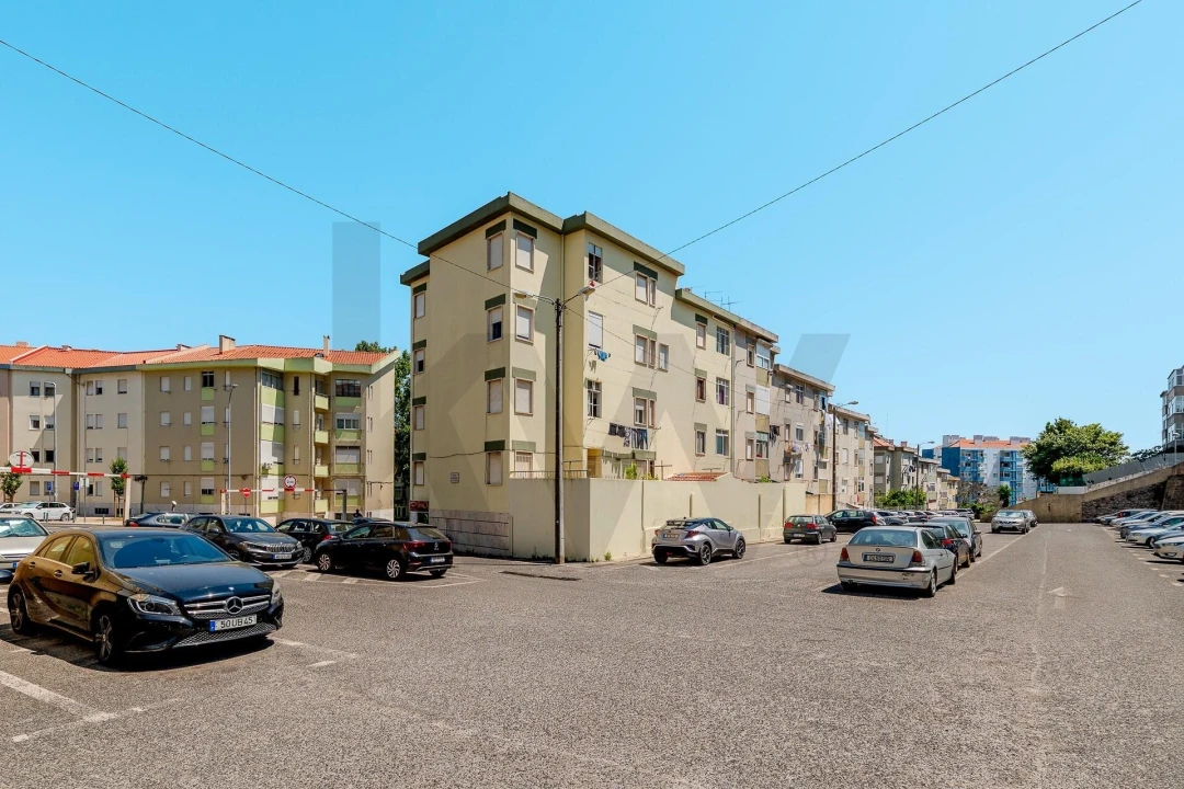 Apartamento T4 para Venda em Alfragide Foto 25