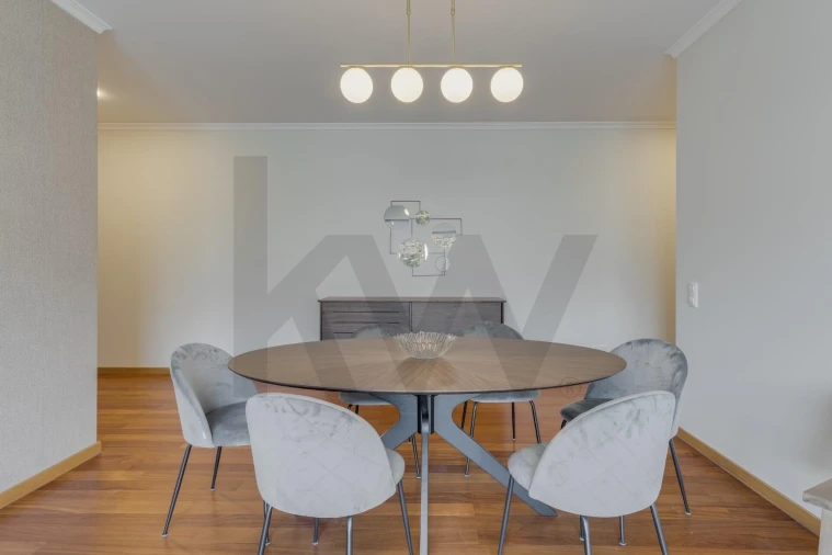 Apartamento T3 para Arrendamento em São Martinho Foto 7