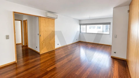 Apartamento T2 para Venda em Requeixo, Nossa Senhora de Fátima e Nariz