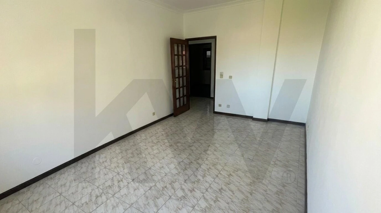 Apartamento T2 para Venda em Espinho Foto 9