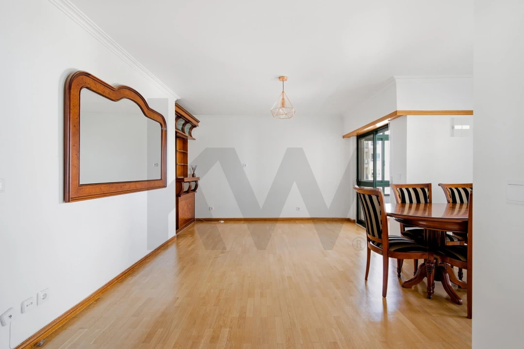 Apartamento T3 para Venda em Carcavelos e Parede Foto 7
