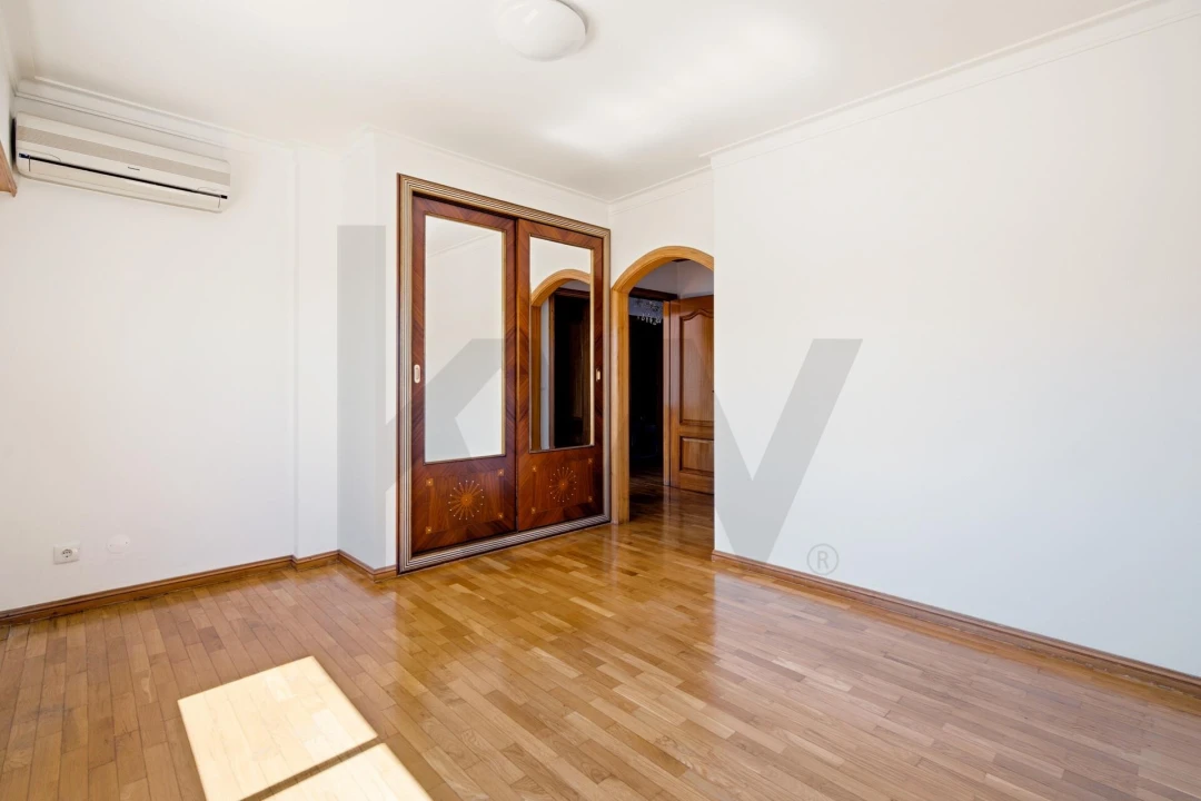 Apartamento T3 para Venda em Carcavelos e Parede Foto 20