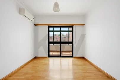 Apartamento T3 para Venda em Carcavelos e Parede