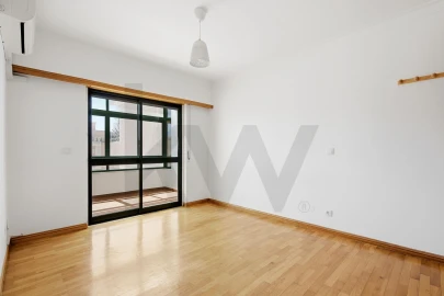 Apartamento T3 para Venda em Carcavelos e Parede