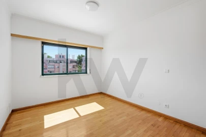 Apartamento T3 para Venda em Carcavelos e Parede