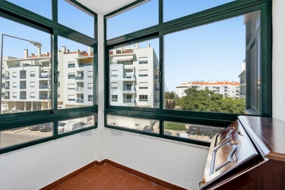 Apartamento T3 para Venda em Carcavelos e Parede