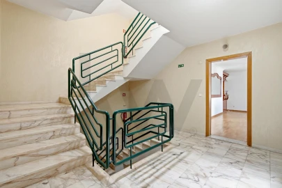 Apartamento T3 para Venda em Carcavelos e Parede
