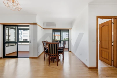 Apartamento T3 para Venda em Carcavelos e Parede