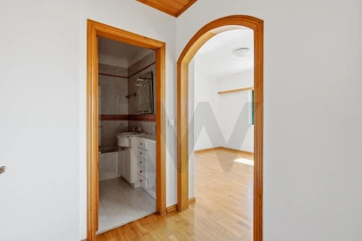 Apartamento T3 para Venda em Carcavelos e Parede