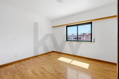 Apartamento T3 para Venda em Carcavelos e Parede