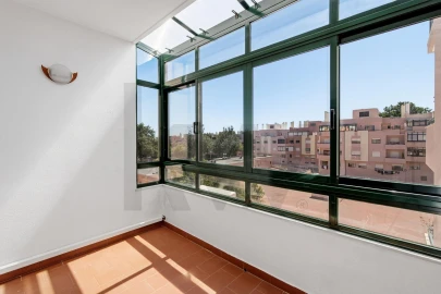 Apartamento T3 para Venda em Carcavelos e Parede