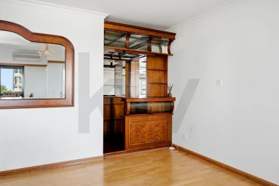 Apartamento T3 para Venda em Carcavelos e Parede