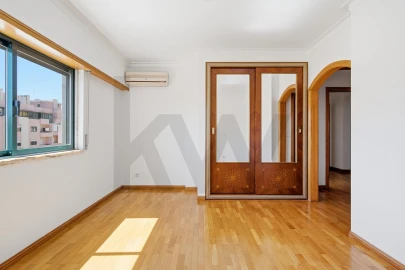 Apartamento T3 para Venda em Carcavelos e Parede
