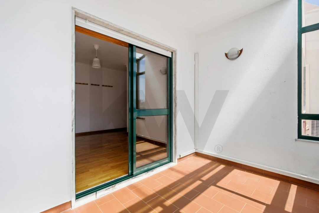 Apartamento T3 para Venda em Carcavelos e Parede Foto 25