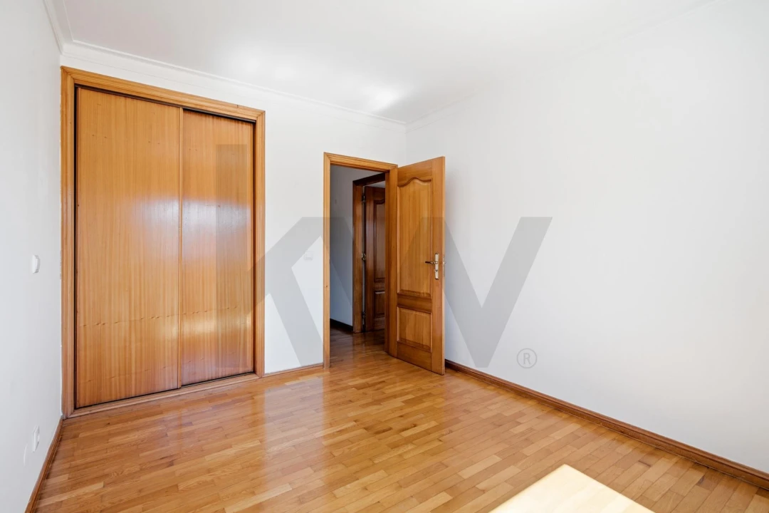 Apartamento T3 para Venda em Carcavelos e Parede Foto 33