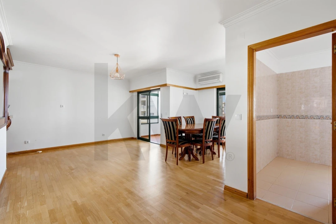 Apartamento T3 para Venda em Carcavelos e Parede Foto 6