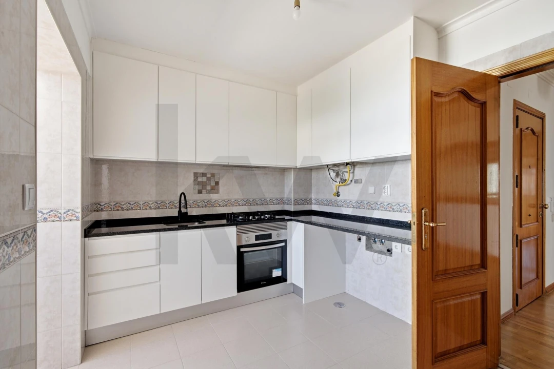 Apartamento T3 para Venda em Carcavelos e Parede Foto 5