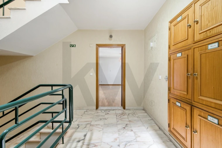 Apartamento T3 para Venda em Carcavelos e Parede Foto 37