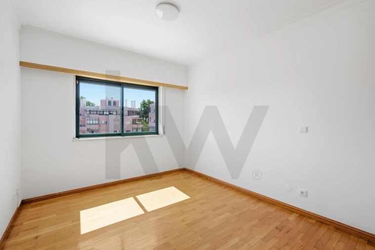 Apartamento T3 para Venda em Carcavelos e Parede Foto 31